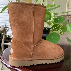 UGG BOOTS